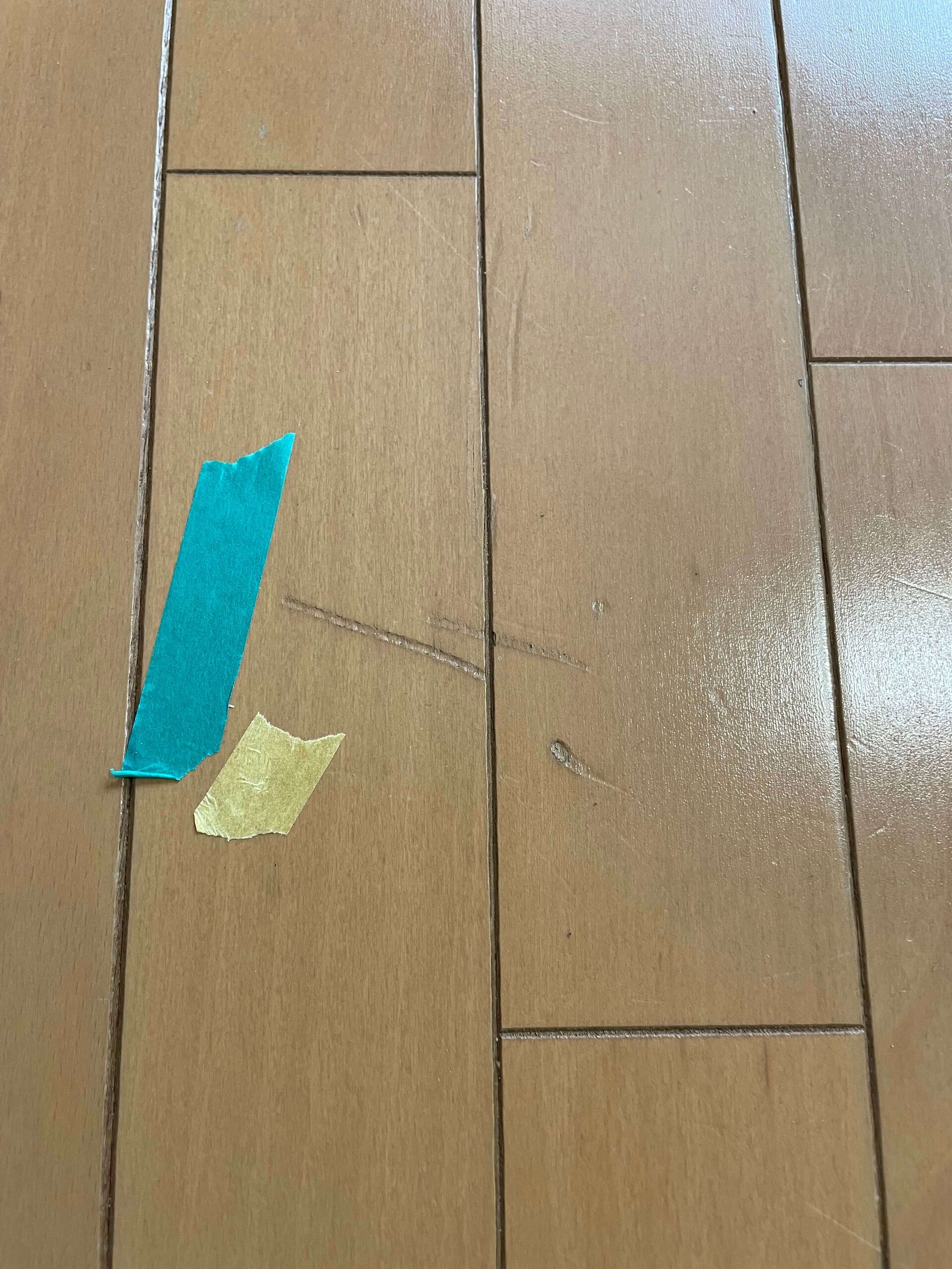 キズのあるフローリング