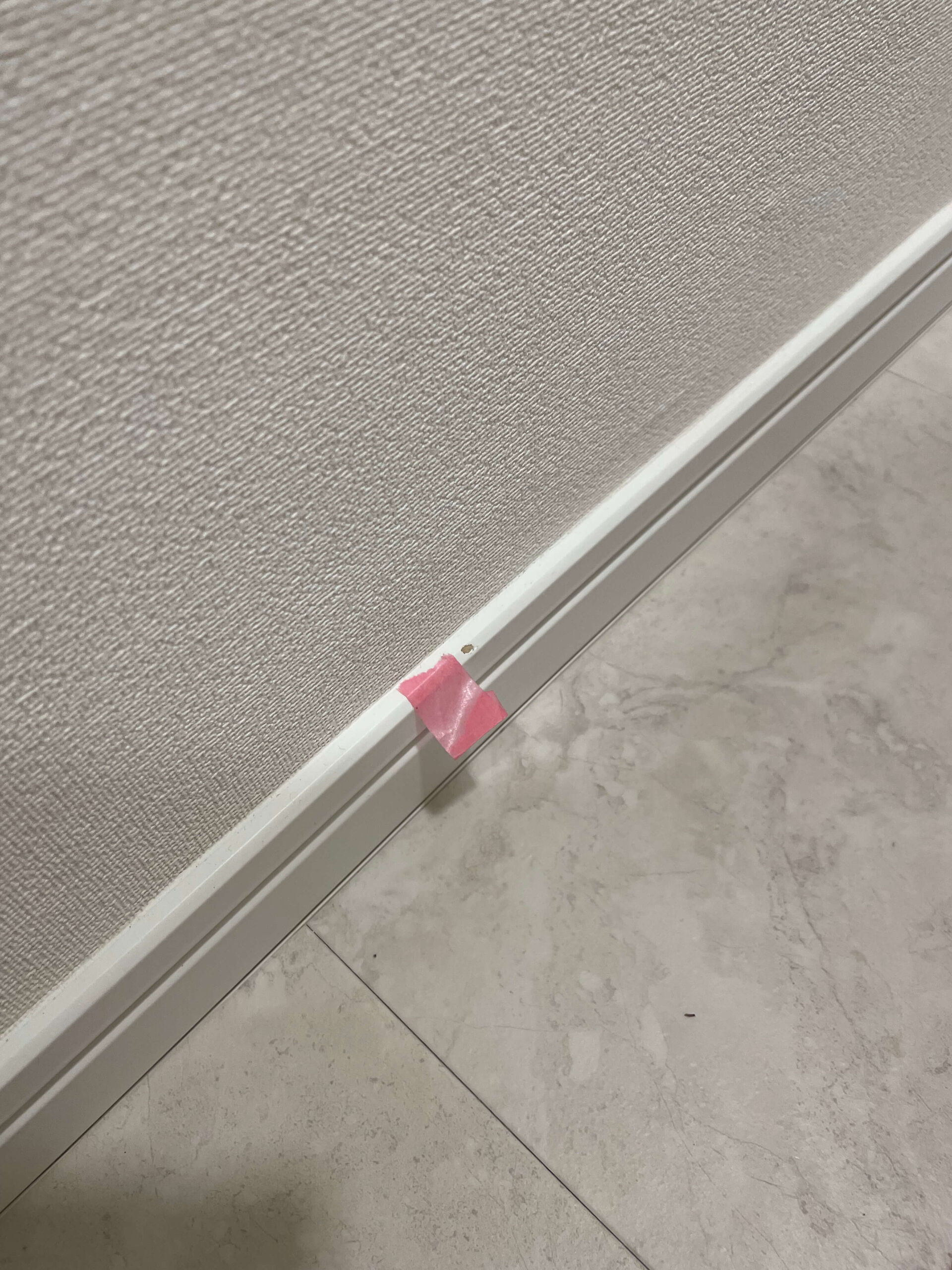 傷のついた巾木