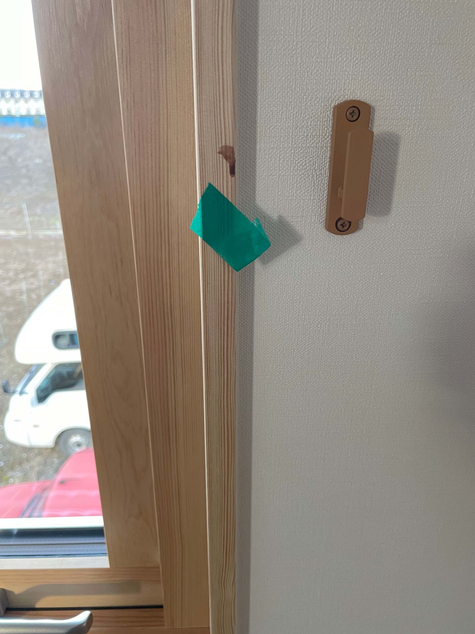 しみのついた窓枠