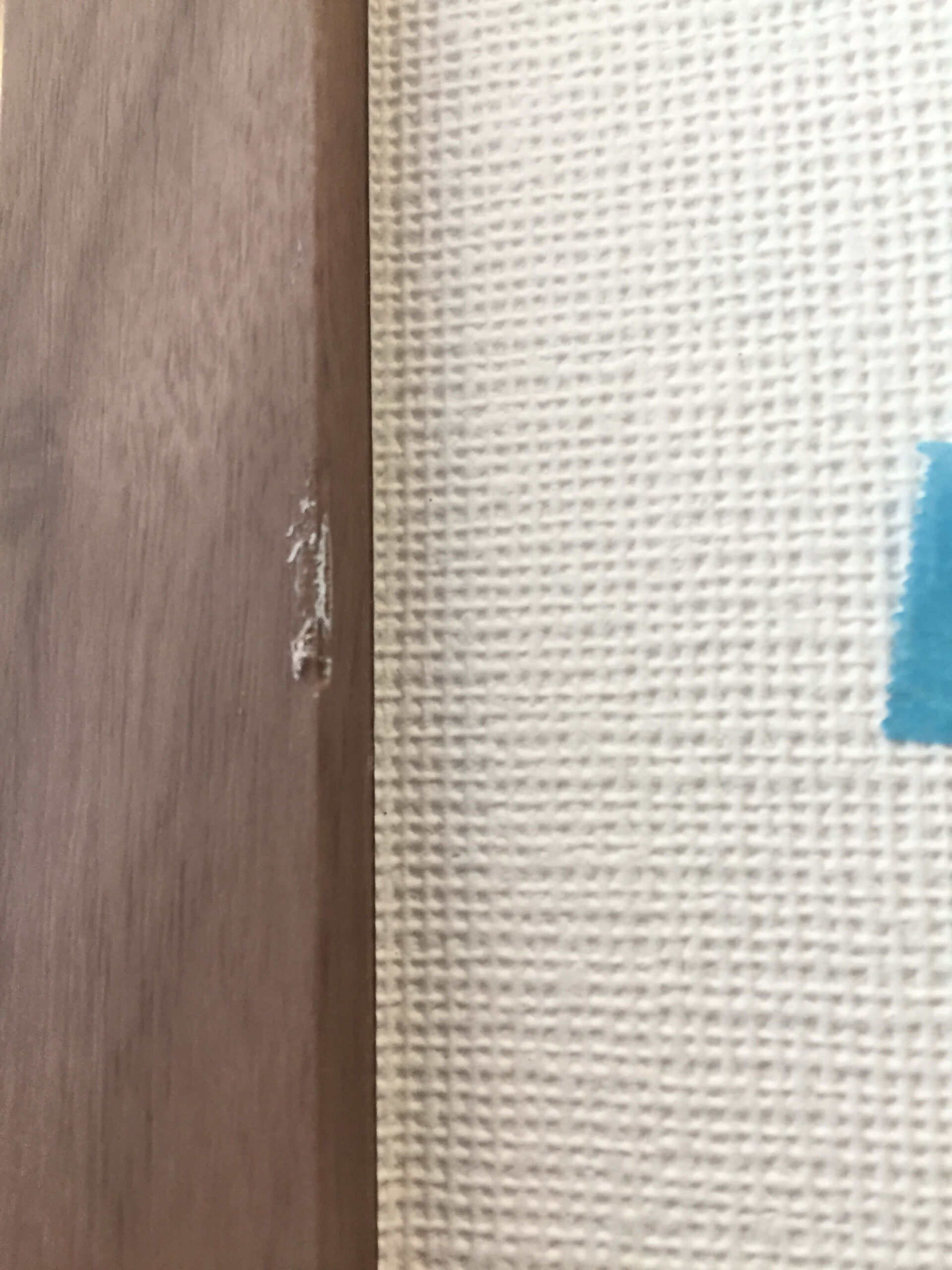 傷のついた柱