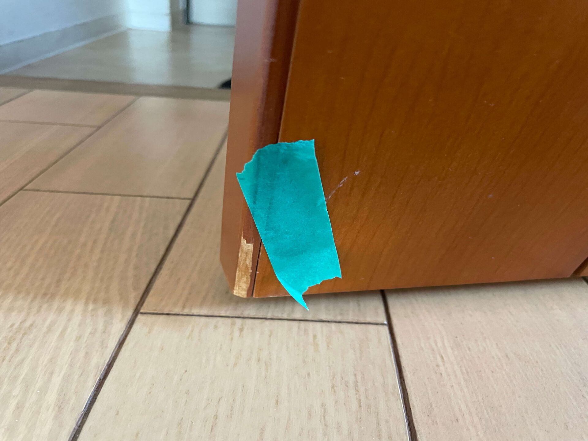 はがれのあるドア