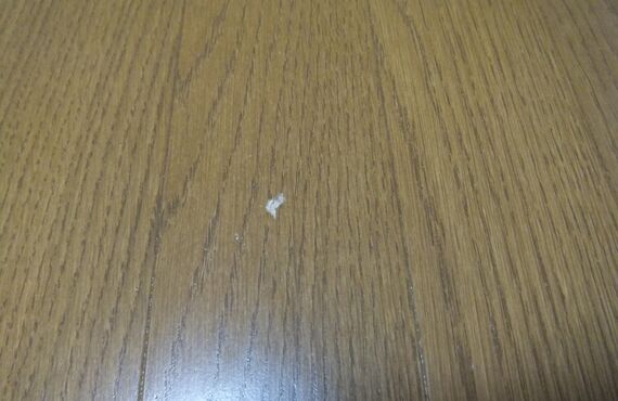フローリングの剥がれを綺麗に補修します　東京の補修業者なら高技術の東京原状回復センター