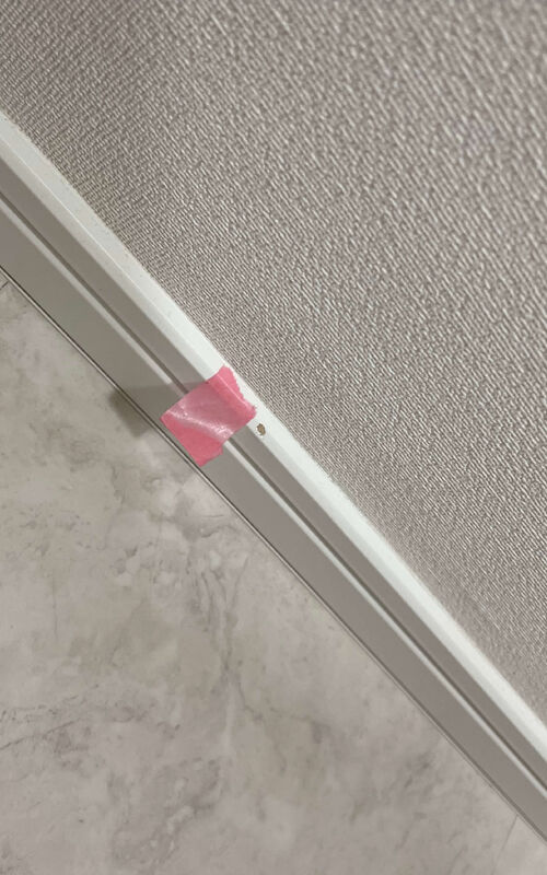 キズのついた巾木