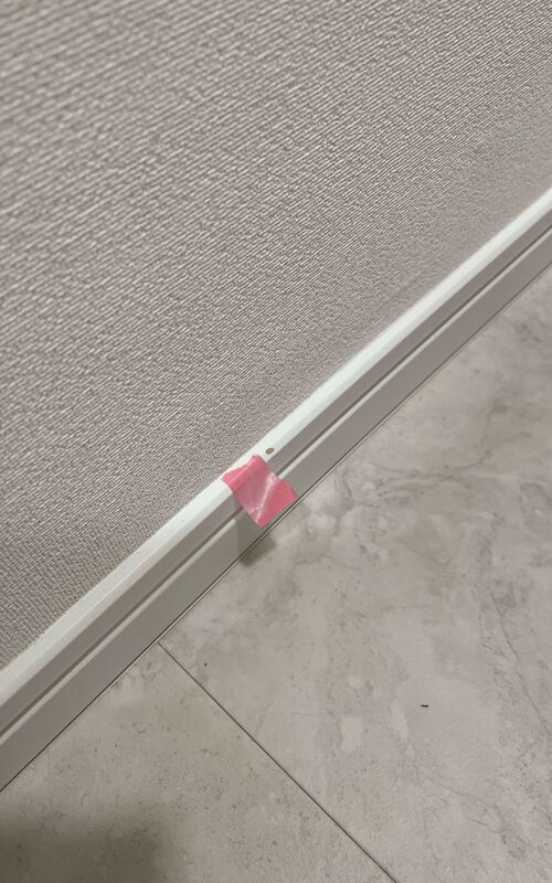 キズのついた巾木